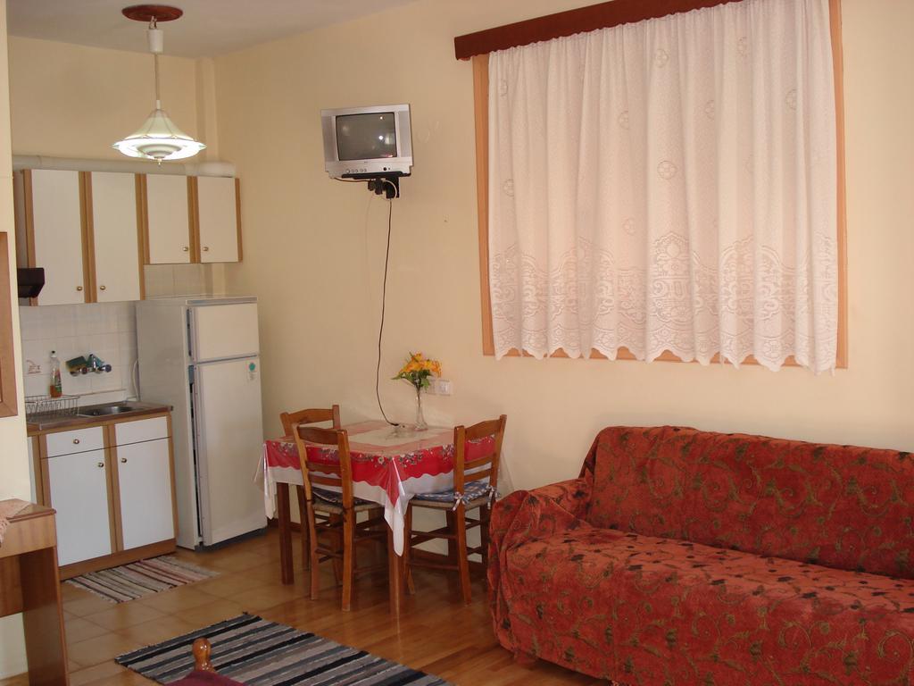 Zephyros Hotel Vitina Luaran gambar
