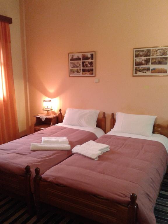 Zephyros Hotel Vitina Luaran gambar